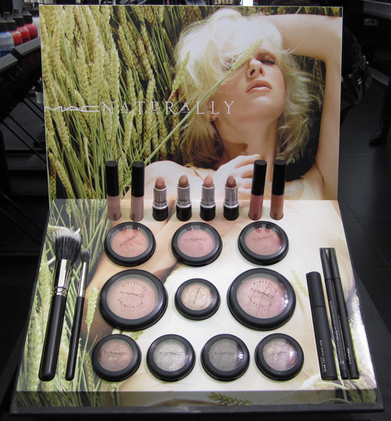 MAC Naturally display